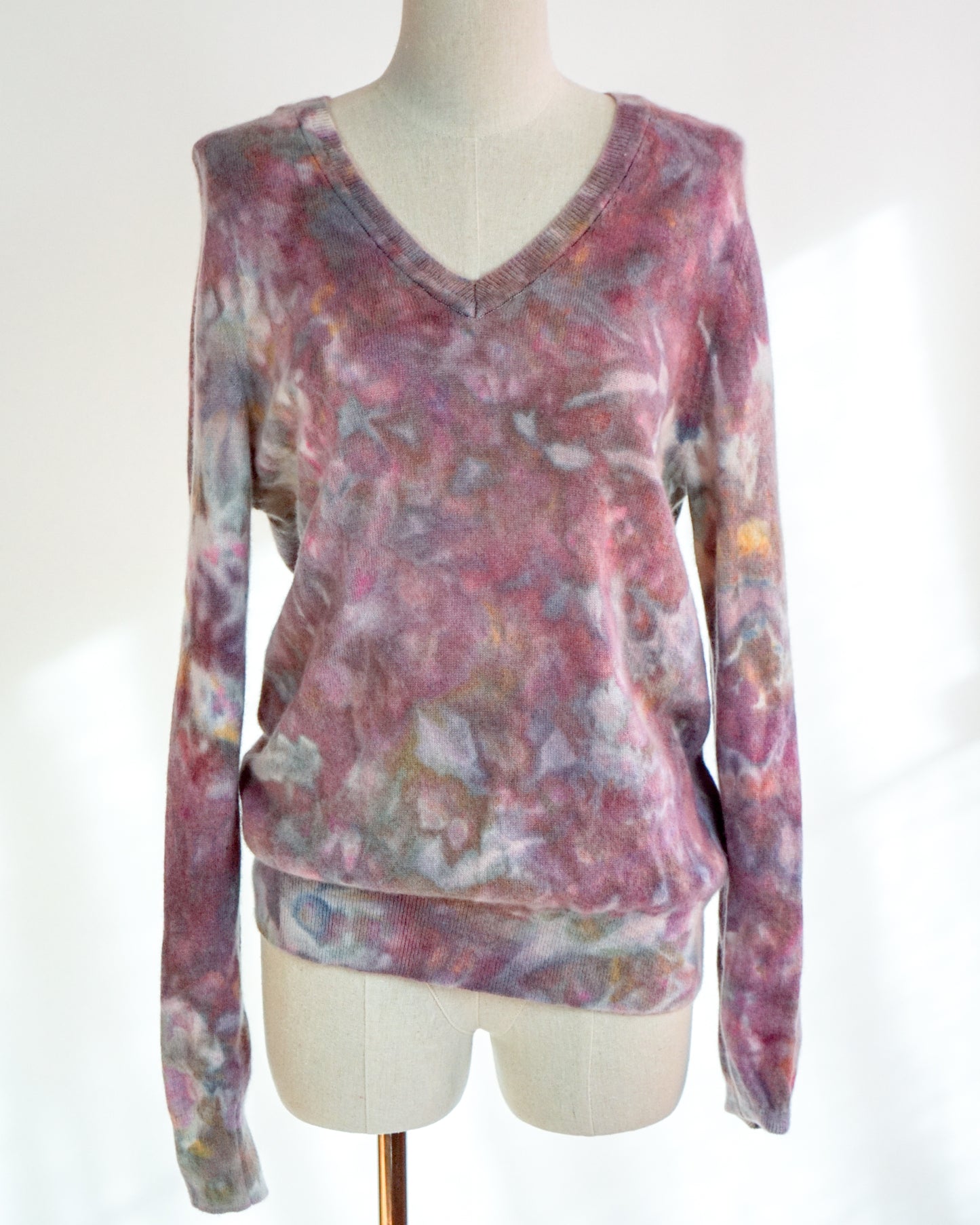 Cashmere V-Neck Sweater - M